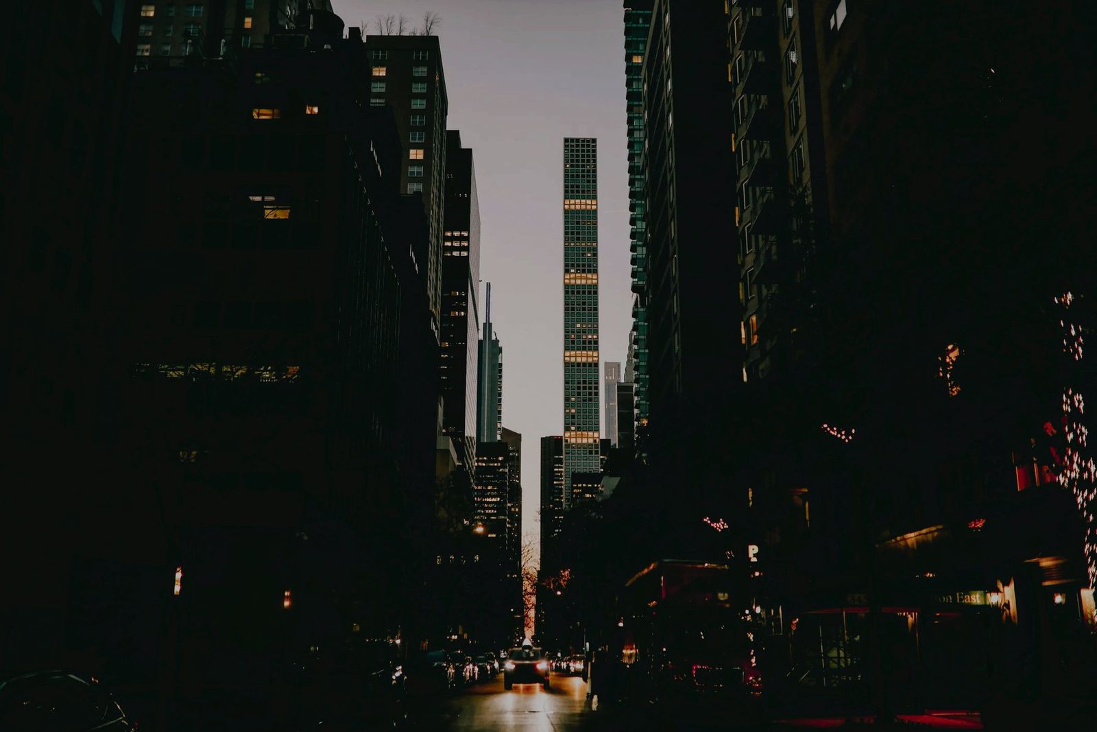 Manhattan avenue at dusk